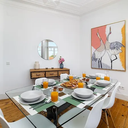 Whome Classic Beauty & Modern Retreat In Rato Apartament
