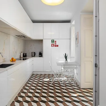 Whome Classic Beauty & Modern Retreat In Rato