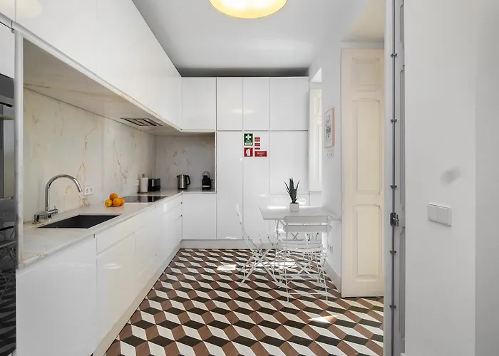 Whome Classic Beauty & Modern Retreat In Rato