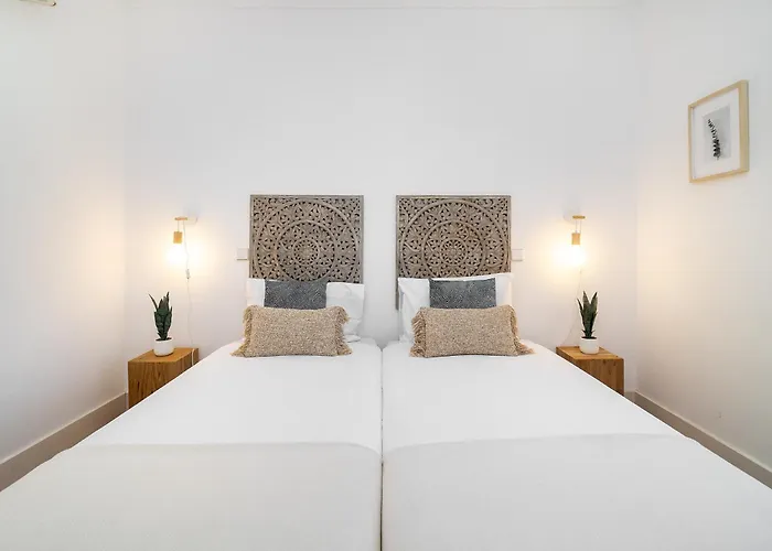 Whome Classic Beauty & Modern Retreat In Rato *