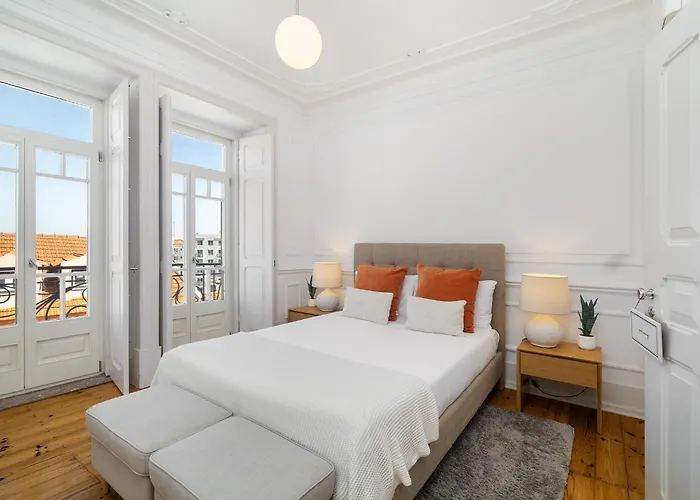 Whome Classic Beauty & Modern Retreat In Rato