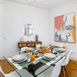 Whome Classic Beauty & Modern Retreat In Rato Lejlighed
