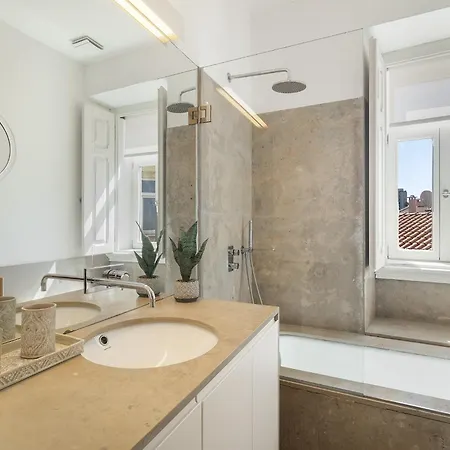 Whome Classic Beauty & Modern Retreat In Rato Lisbon
